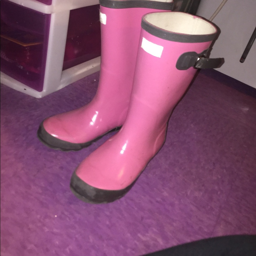 Adorable rain boots!